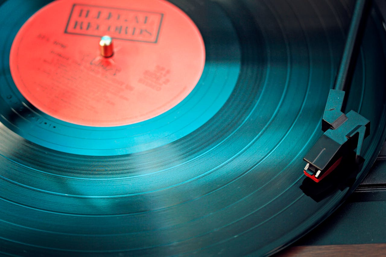 Close-up of a vinyl record spinning on a turntable, red center label reads “Federal Records,” black stylus arm resting on grooves