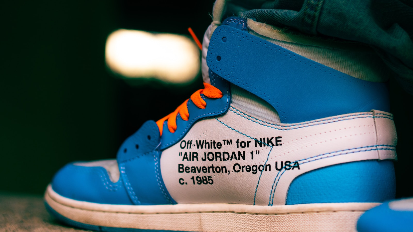 unpaired blue and white Nike Air Jordan 1 inches shoe