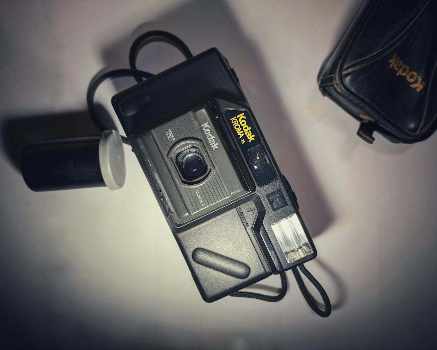 an old camera sitting on top of a table