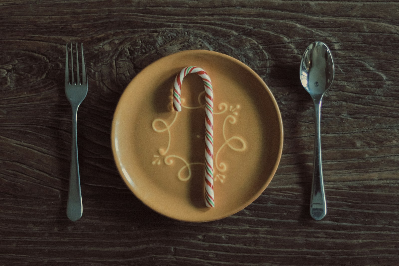 A plate that has a candy cane on it