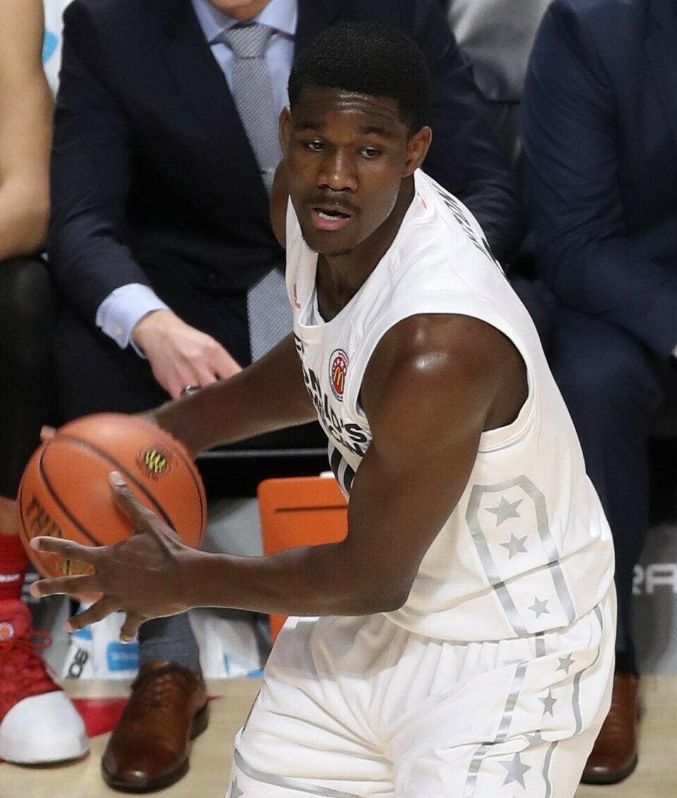 Lakers Center Deandre Ayton Briefly Detained at Bahamas Airport Over Small Amount Of Marijuana Report Says As Team And League Officials Decline Comment