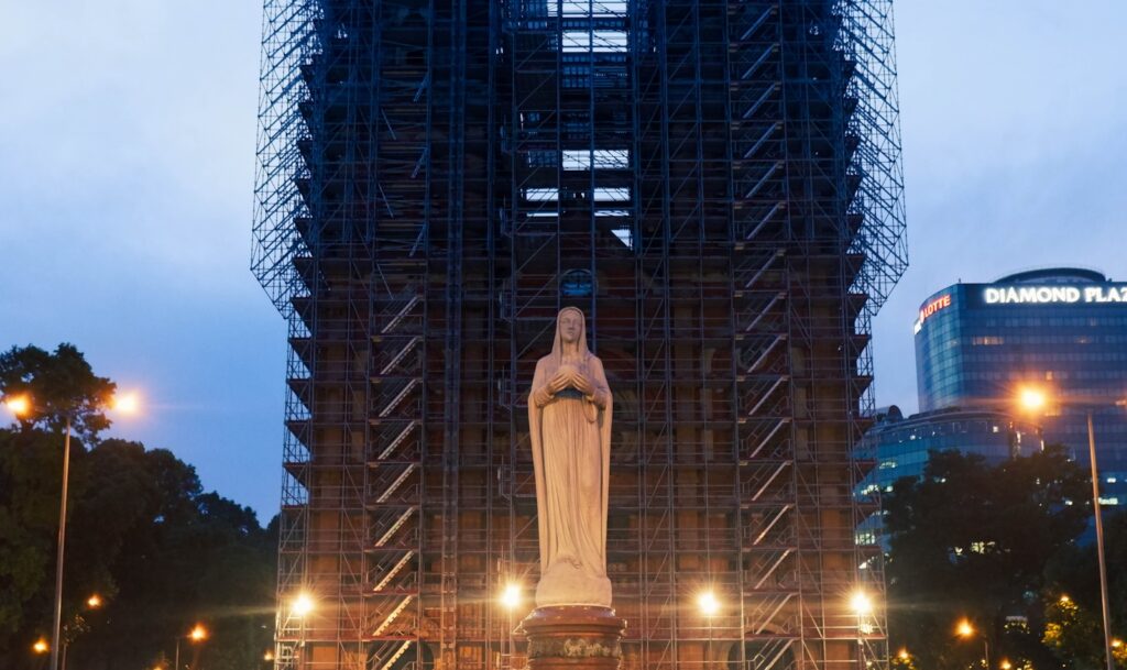 a statue in front of a building