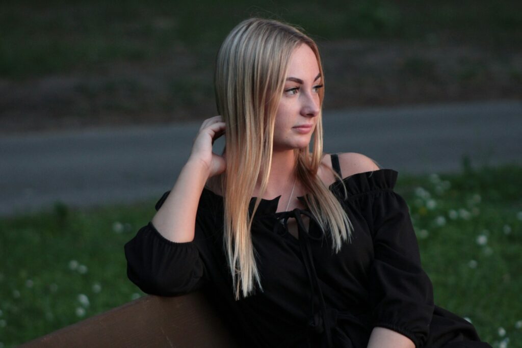 woman in focus photography