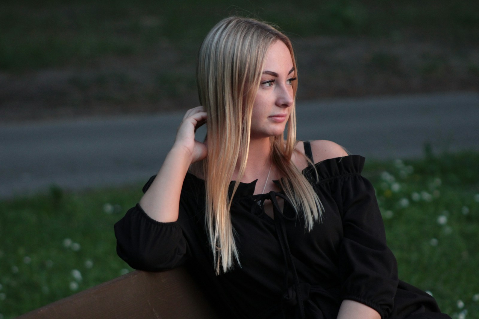 woman in focus photography