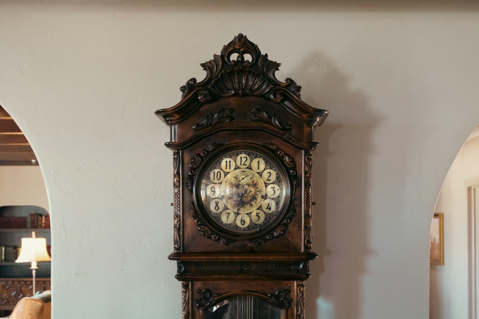 My Sister Sold My Grandpa’s Antique Clock at a Yard Sale — Now She Doesn’t Understand Why I Won’t Help Her Move