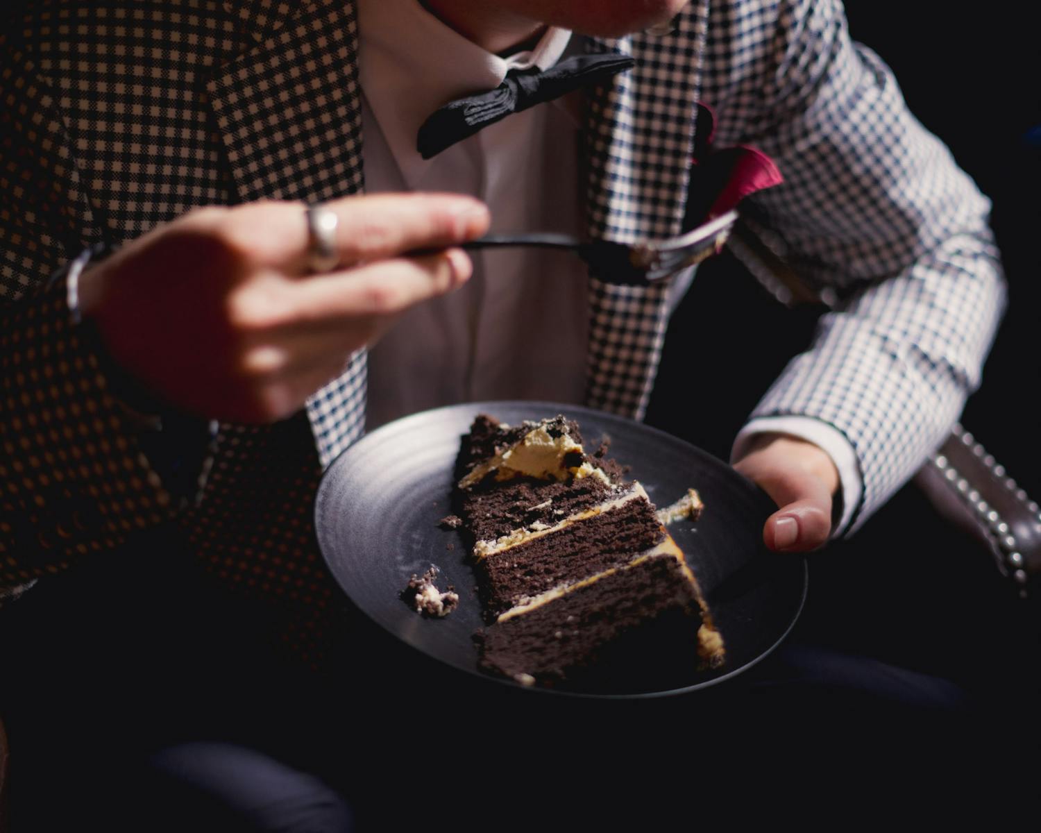 A Teen Says He Finally Snapped at Her Aunt After She Secretly Gave a Nut Allergy Sufferer Cake With Peanuts in It