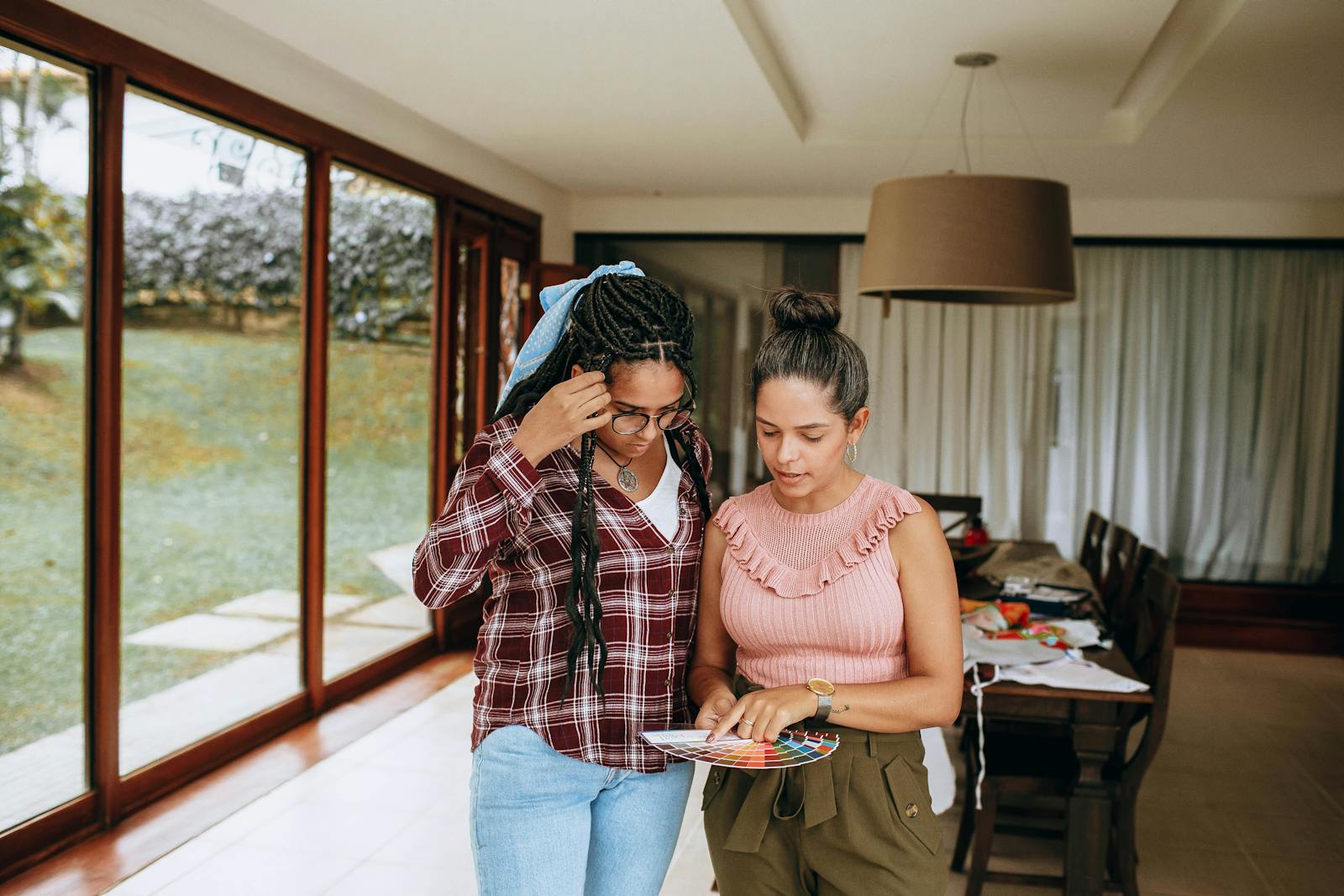 A Woman Says Her Friend Suddenly Feels Entitled to One Last Visit Before Moving Abroad, Even Though She Never Once Made the Effort to Visit Her