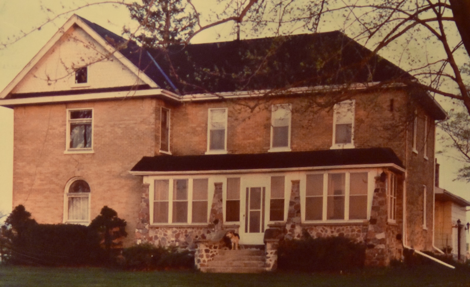She Restored Her 1905 Dream Home From Scratch, But Now Her Contractor Husband Wants to Rip Out Its Charm Because He Thinks It’s “Outdated”