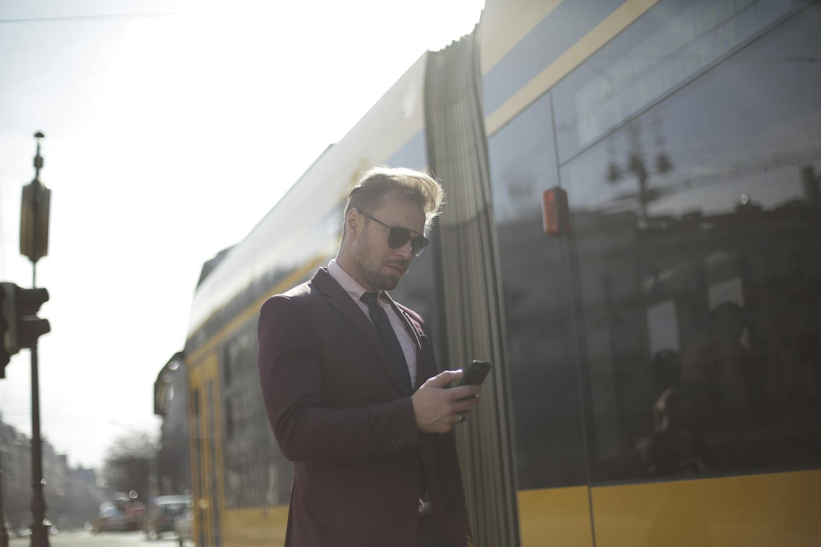 Husband Whose Wife Had an Online Affair 18 Months Ago Saw Her Trade 66 Texts in One Day With a Gaming Friend After Midnight — She Says His Reduce-Contact Request Is Controlling