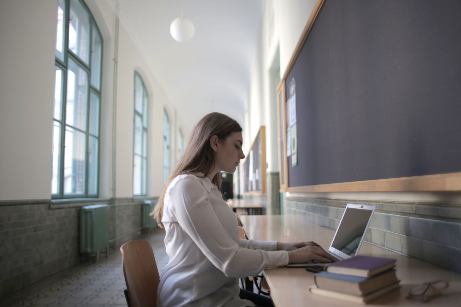 Uni Admin Told Her “You Can’t, You Just Can’t” Switch Classes — So She Got Both Lecturers to Block the Transfer