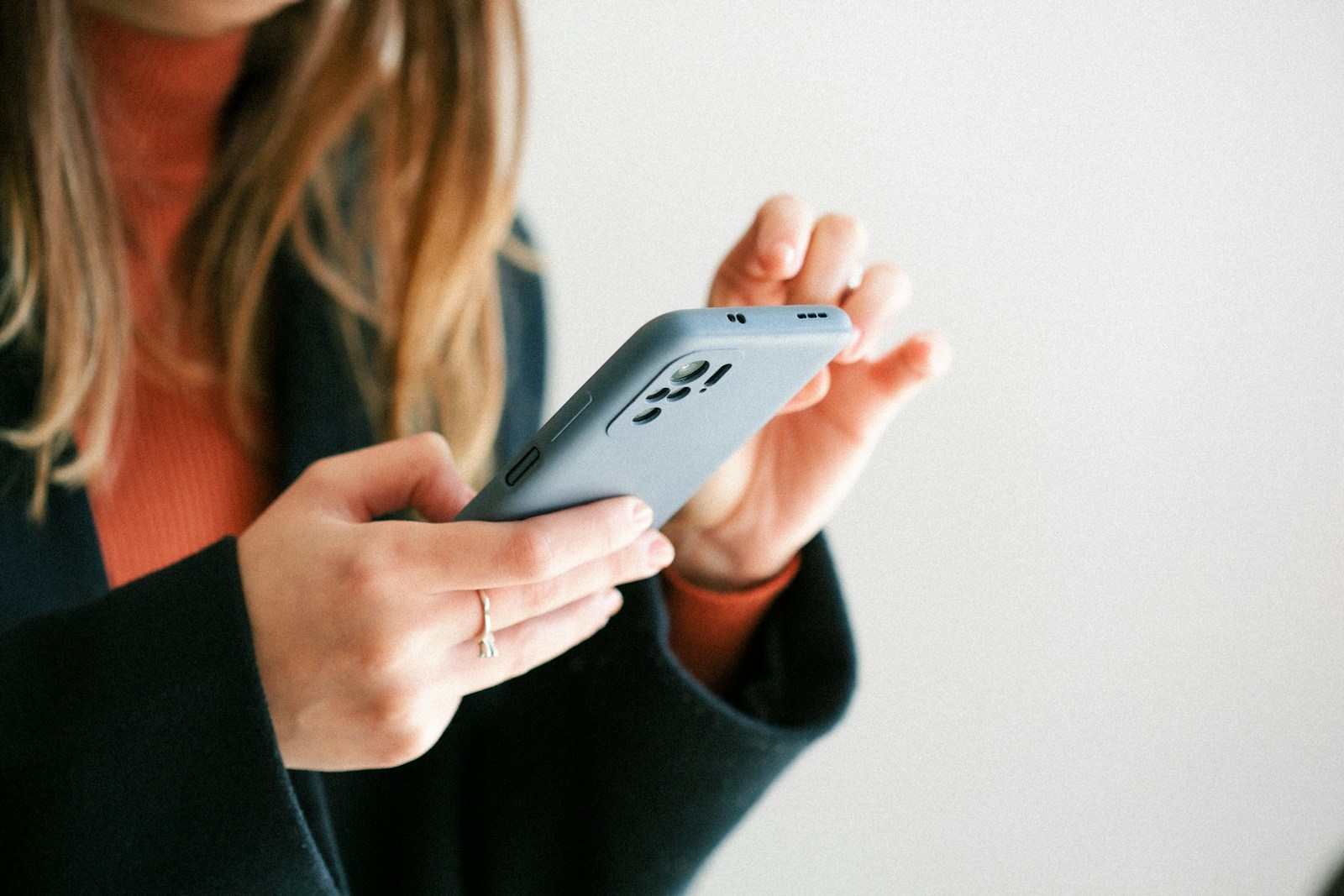 Adult Daughter on Mother’s Day Got Hit With Flying Monkeys — Her Childhood Babysitter Texted “Reconnect Before It’s Too Late” From Her Estranged Mom