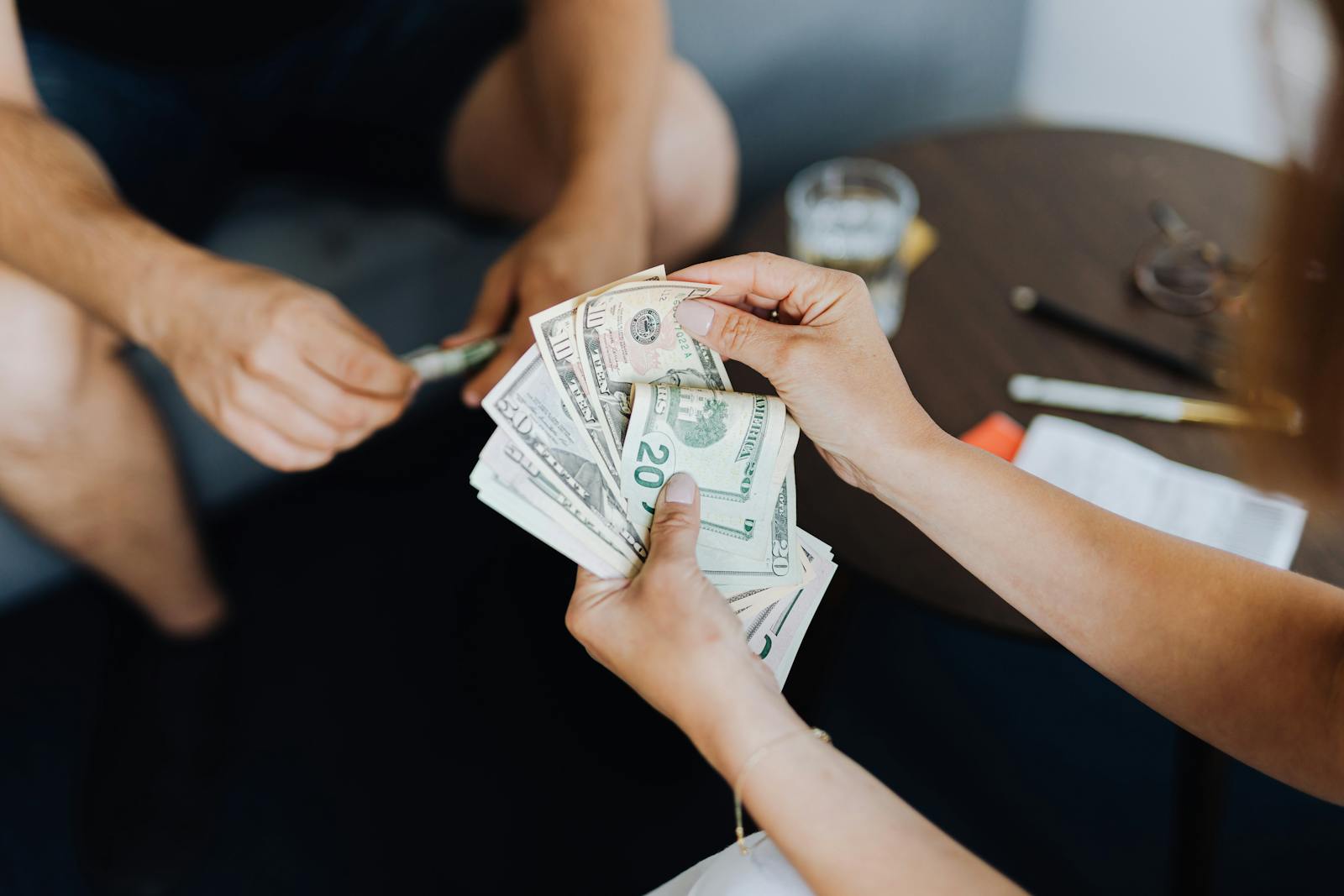 Boyfriend Convinced His Girlfriend to “Save Money” by Bundling All His Bills With Hers — He Quit His Job a Month Later to “Pursue His Passion” and Waited Until Her Cards Hit $18,000 Before Working Again