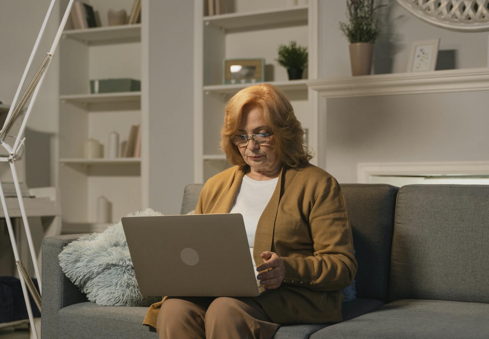 Mom Pays Her 19-Year-Old’s Car Insurance, Phone, Doctor Visits, Medication, and Gas While He Works Part-Time Around College — He Now Snaps “Are You Not Home?” Whenever She Asks Him to Empty the Dishwasher