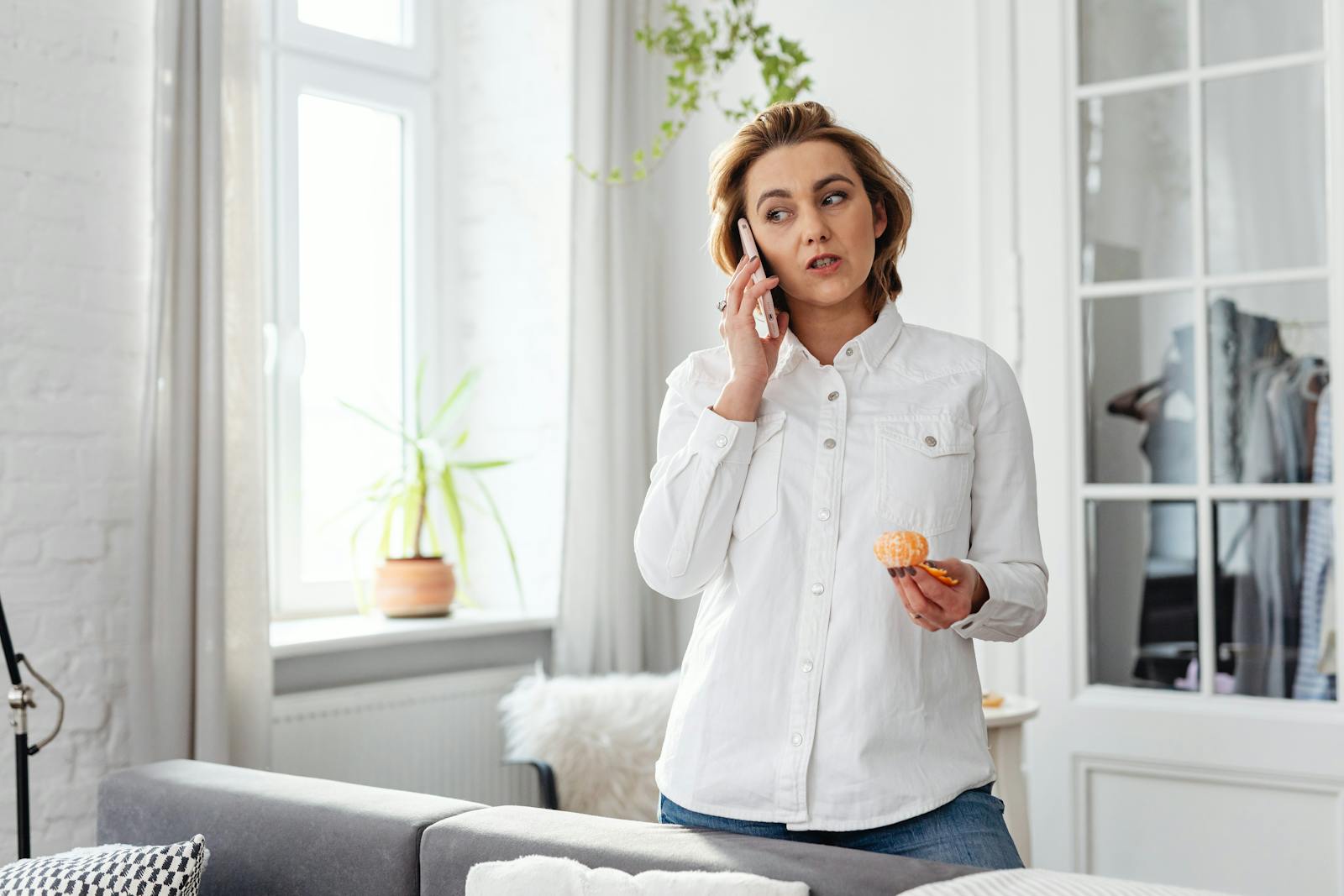 Daughter Mid-30s Realized Her Mom Used to Hide the WiFi Router and the Phone, Stash Her Car Keys and Battery, and Lock Her in for Three Years After She Stole Her Credit Codes — She Finally Memorized the Safe Password and Bought a Burner Phone From Walmart When Her Mom Was Distracted