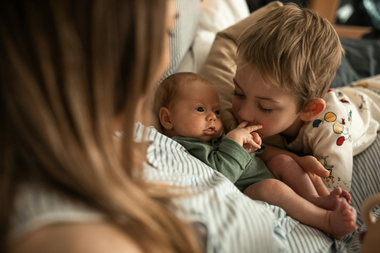 Mom 8 Days Postpartum With Her Third Baby Got Both Children Woken Up When Her uBPD Mom Rang the Doorbell Unannounced — Mom Then Yelled About There Being No Hand Towel in the Bathroom and Texted Her Out of the Family for “Exploding”