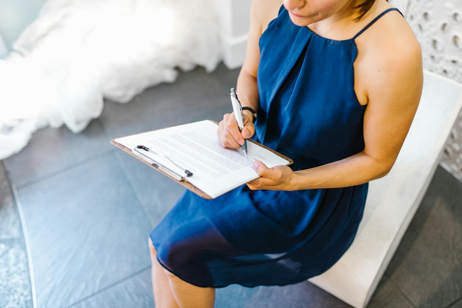 Bride Whose Mom Lives Across the Country Says Both Her Wedding and Her NC Sister’s 2028 Wedding Are Going to Be Drama Hellscapes Because of Their Cluster B Parents