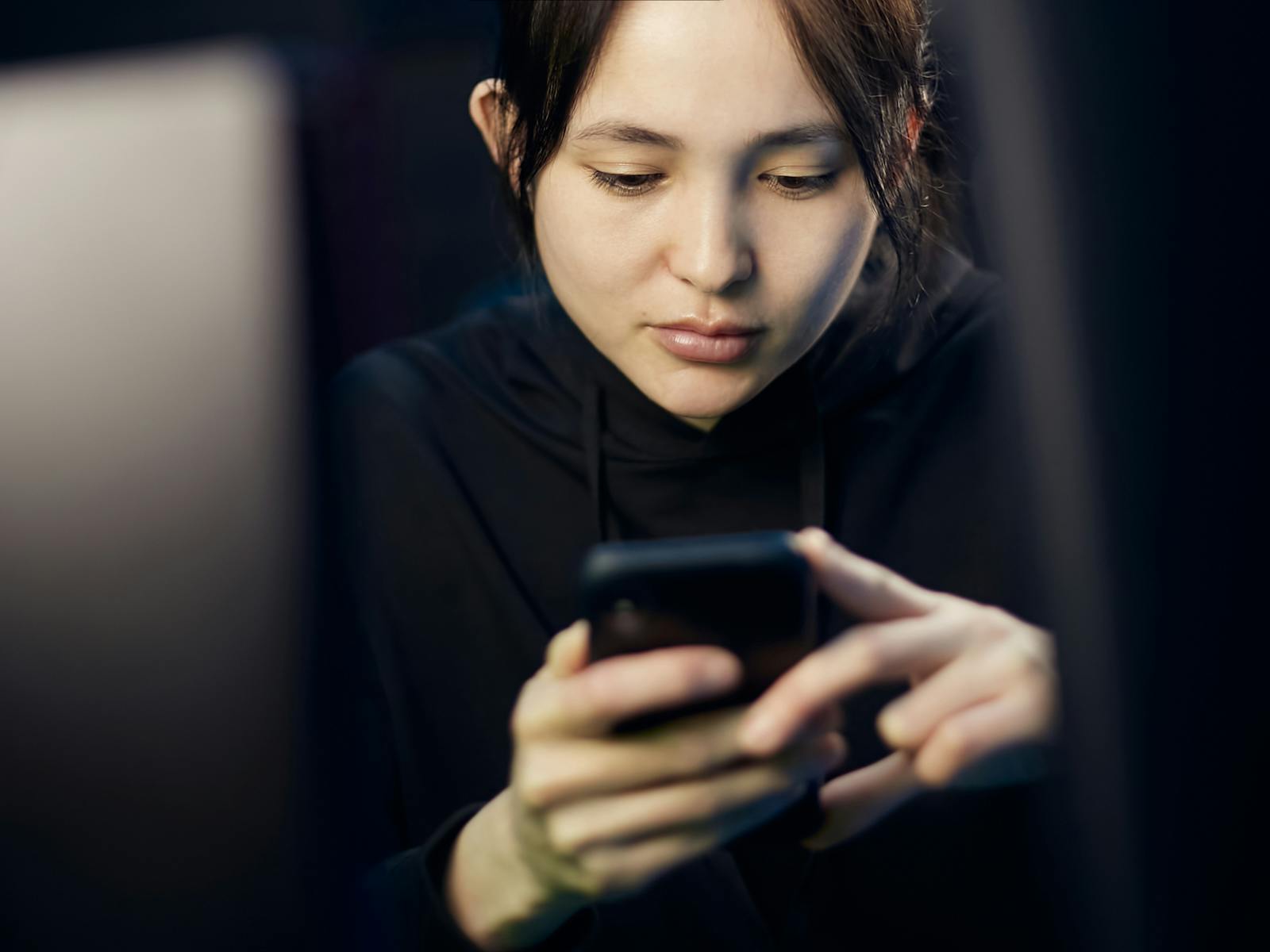 Estranged Daughter Four Years NC With Her Mom Got an Out-of-the-Blue “How Are You” From Her Golden-Child Brother After He Spotted Her on Instagram — He Then Followed Up With a Lecture About Her “Maturing Emotionally” and Compromising Her Children’s Lives