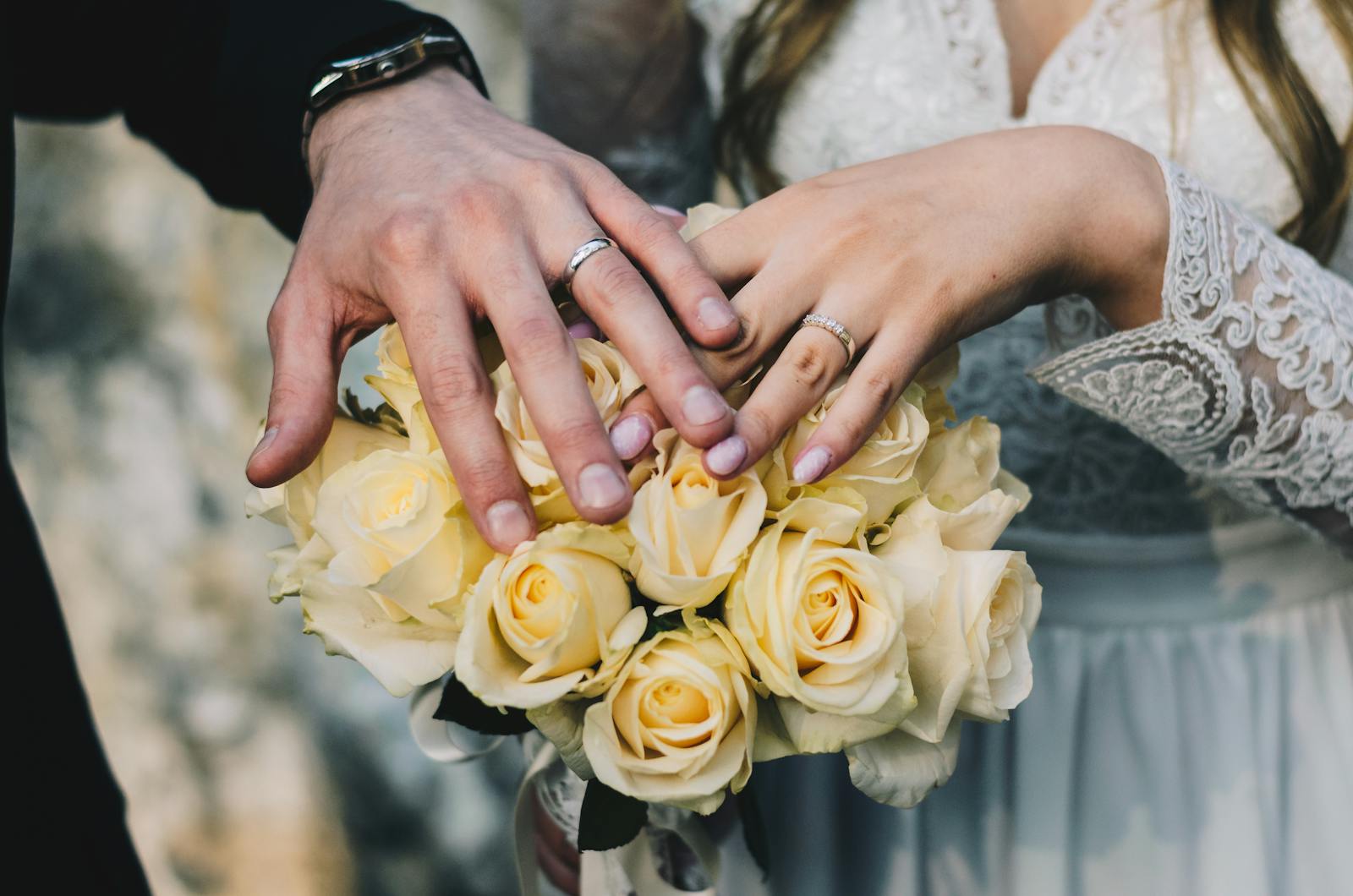 Her Dad Drank Away a Large Inheritance and Now Lives in a Motel — She’s Planning a Wedding She Can’t Celebrate
