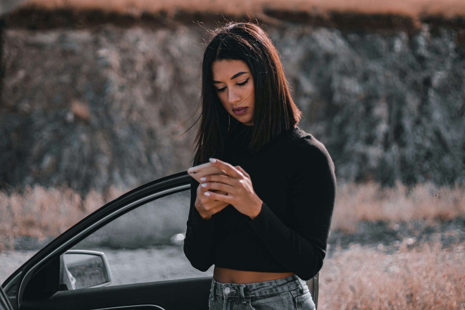 Cheating Survivor Whose First Boyfriend, Ex-Fiancée, and Mom All Cheated Wants to Know What “Side” Friends Need to Hear Before Reacting to Betrayal