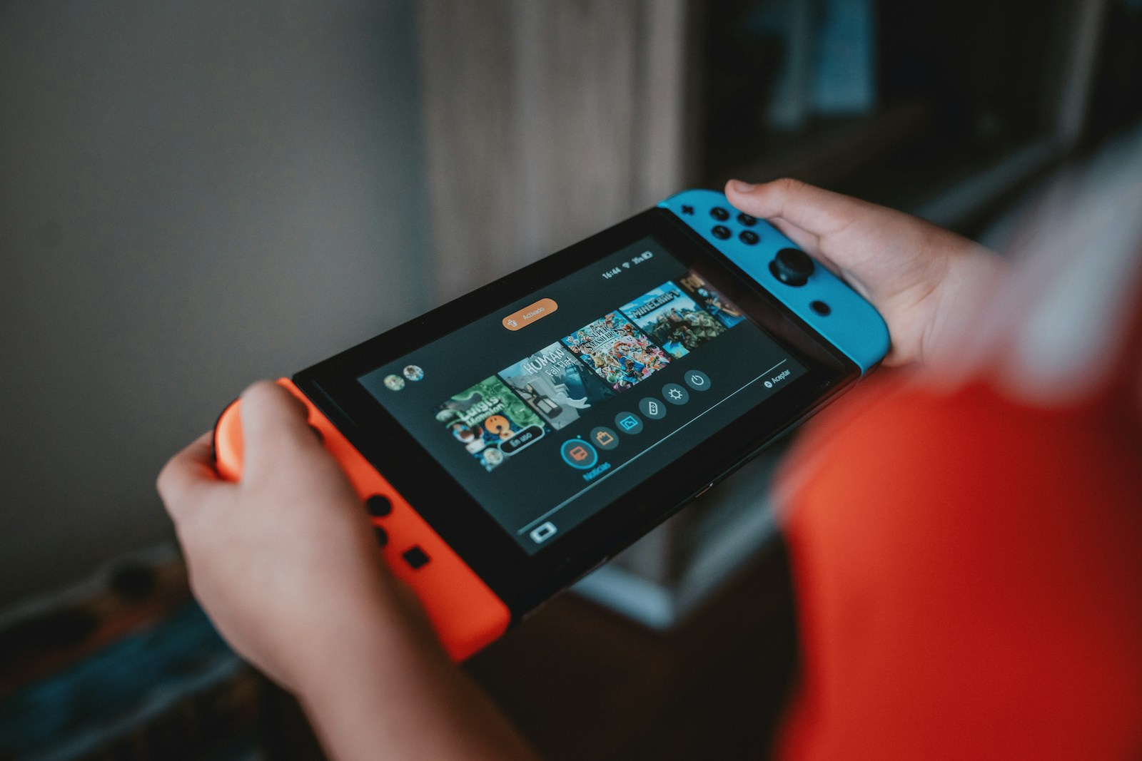 Seventeen-Year-Old Got His First Job and Saved Up for His Own Nintendo Switch — His Dad Demanded He Return It or “Move Out,” Claiming Owning a Console Would Turn Him Into a “Jobless Loser Like His Cousin”
