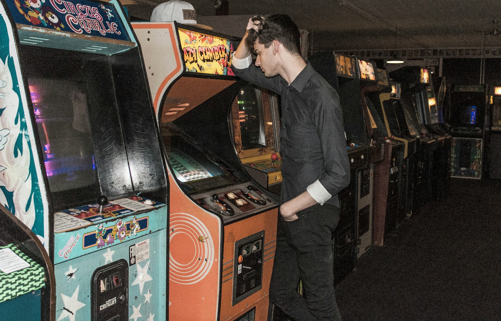 Husband Plans A Retro Game Room, Then Wife Says He’s “Diving Headfirst” And Tries To Shut The Whole Project Down