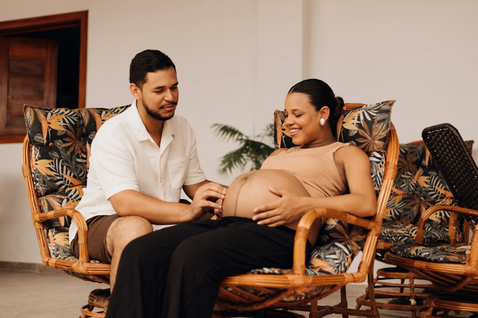 Expecting Husband Says Parents Call His Business “A Waste Of Time” And Accuse His Pregnant Wife Of Trapping Him Now That It’s Doing Better