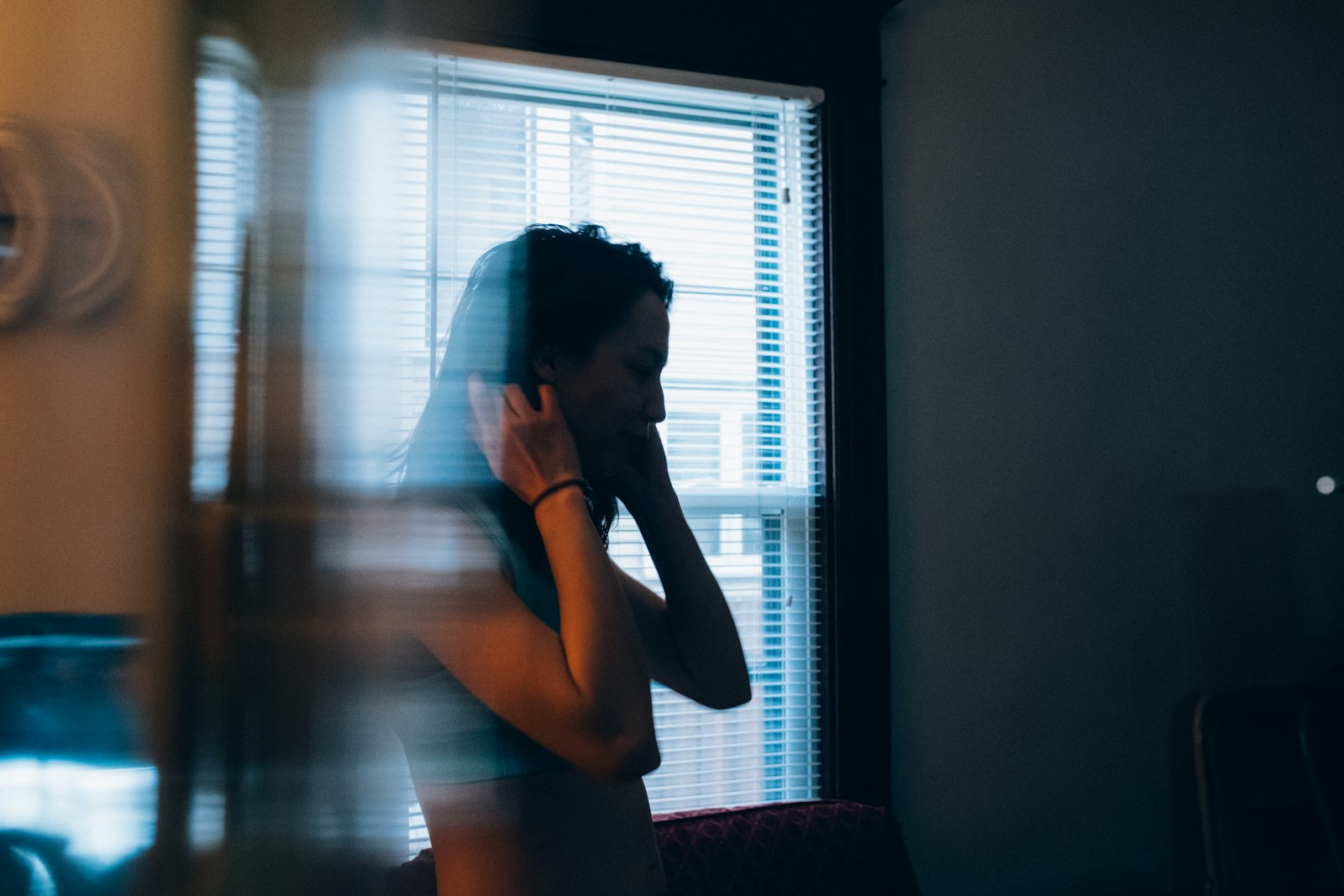Husband Claims He’s Away For “Work Emergencies,” But He’s Secretly Living With Her Ex-Best Friend Down The Same Driveway