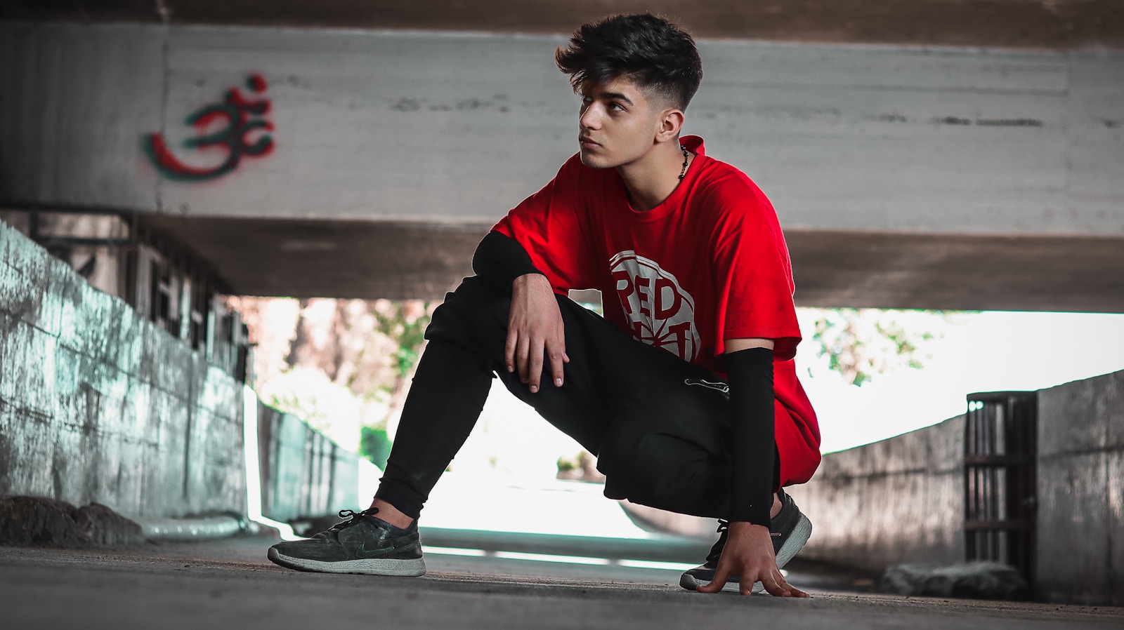 Looksmaxxing Turns Teen Boys Into Skincare-Obsessed, Blackpill-Adjacent Social Media Targets Who Spend Money, Drop Grades, And Forget Their Minds Matter