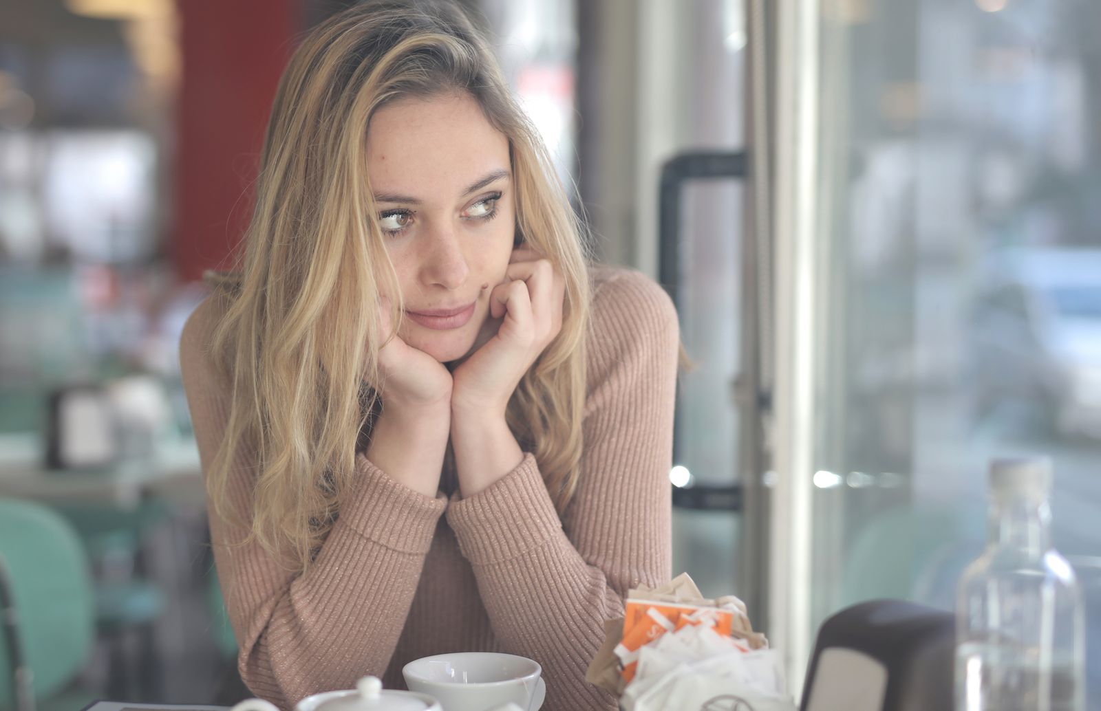 Estranged Daughter Says People Keep Asking “What About His Feelings?” After Her Abusive Father Abandoned Her And Dumped Her Little Sister Too
