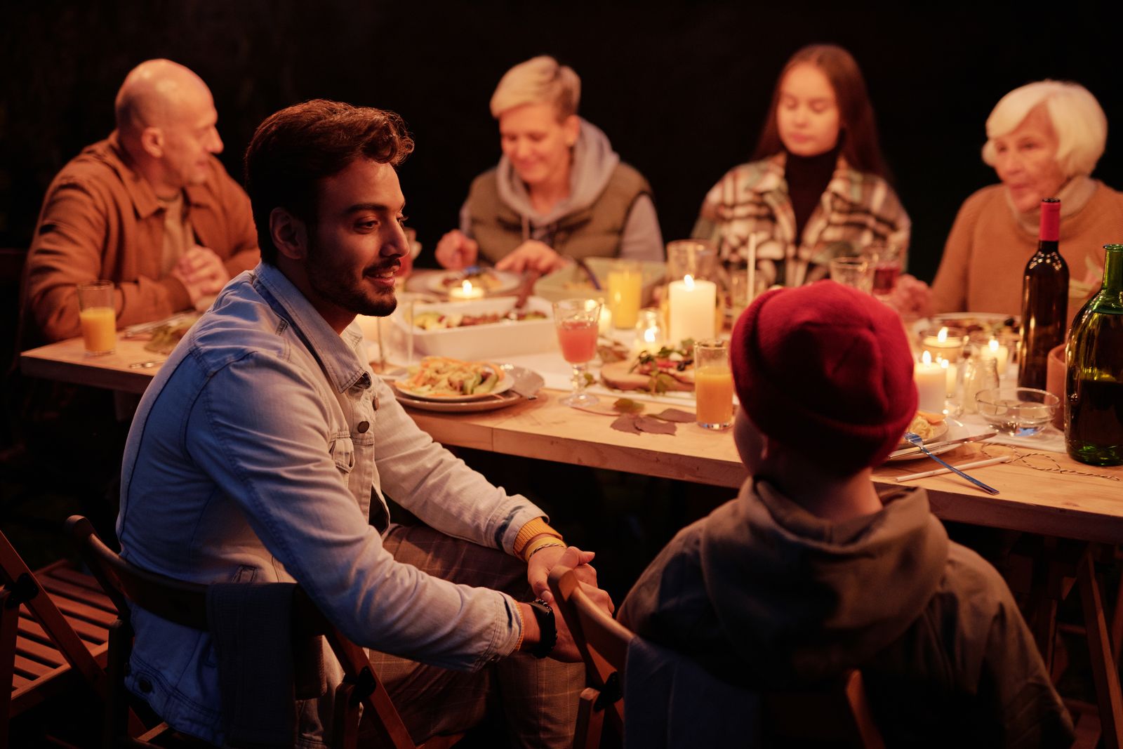 Partner Wants Fiancé On A Possibly Last Family Trip Before Dad Faces Prison Time, But Siblings Say It’s Too Intimate For A First Meeting