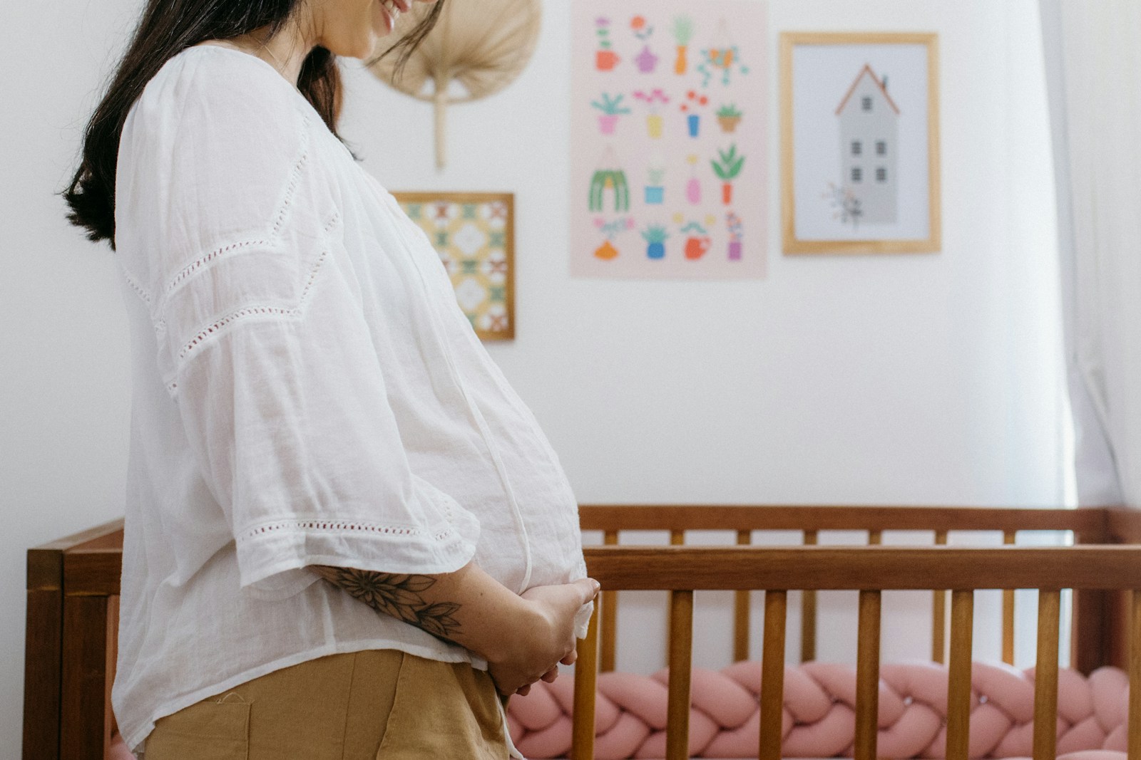 Pregnant Woman With Severe Nausea, Fainting, And Hip Pain Says Partner Criticizes Her For Not Walking And Warns Her Not To “Get Fat”