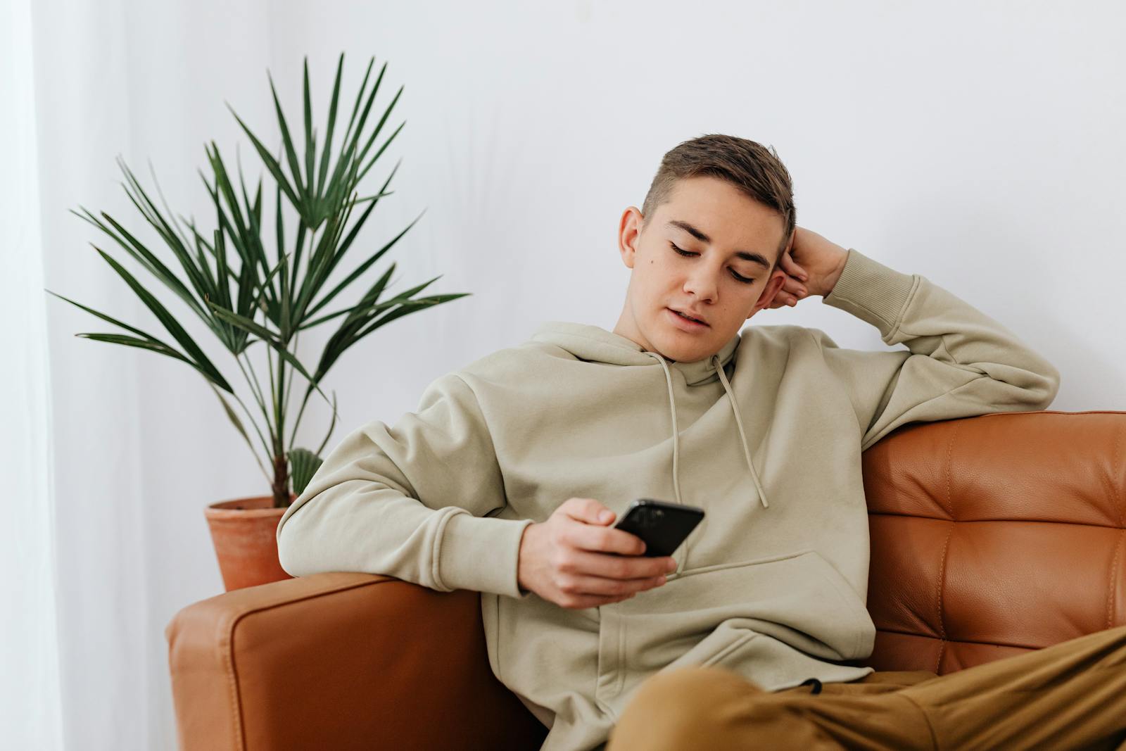 Mom Threatens To “Smash” Her Child’s Phone And Rip Out Piercings, Then Calls Serious Mental Health Crises “Attention Seeking”