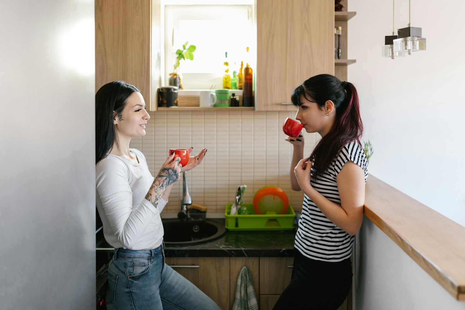 Roommate Moves Into Her Boyfriend’s Place, Leaves A 60-Gallon Fish Tank Behind, Stops Doing Chores, And Wants Her Share Of $1,550 Rent Dropped To $350