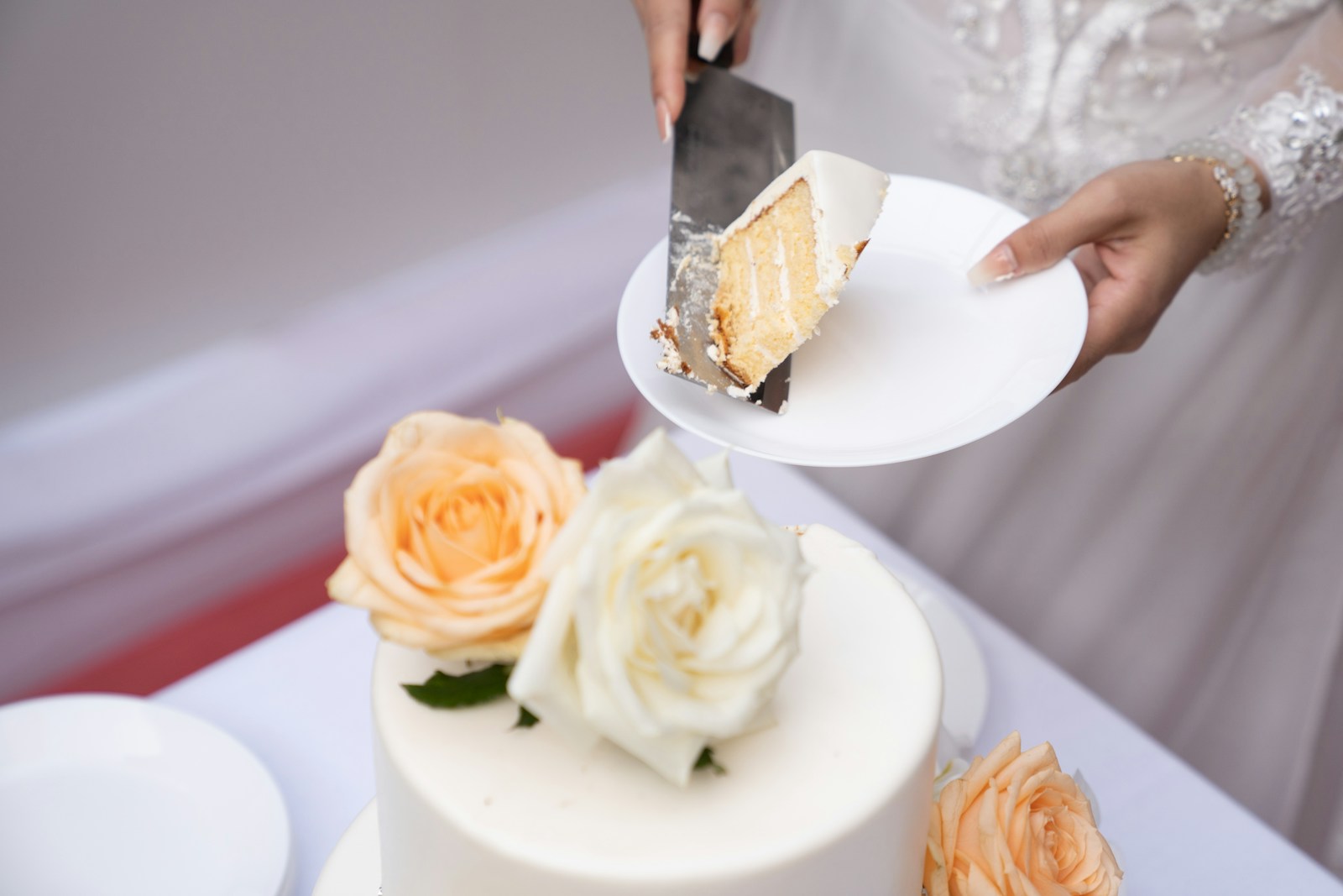 Maid Of Honor Gives Grandma A Slice Of Wedding Cake, Then Brother Demands $400 Because It Was Supposed To Be Saved For The First Anniversary