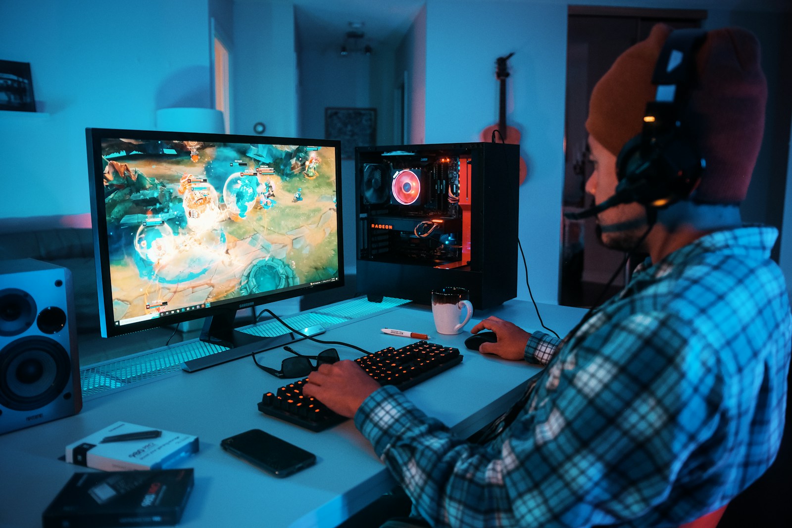 Man Finally Buys The Gaming PC He Dreamed Of As A Kid, Then Realizes Playing Alone Without Voice Chat Friends Feels Empty