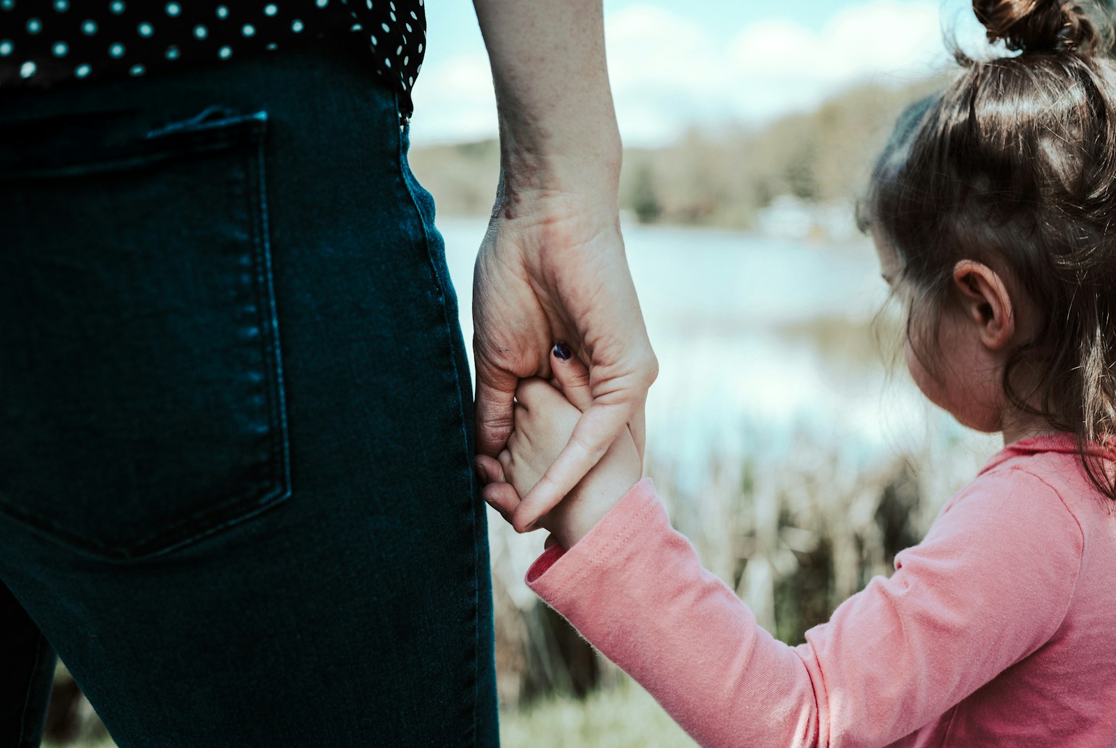 American In Brazil Moves To Minas Gerais With Her Daughter For A Better Life Near Accepting Family, While Mom Offers Help Anywhere Except The Place She Chose