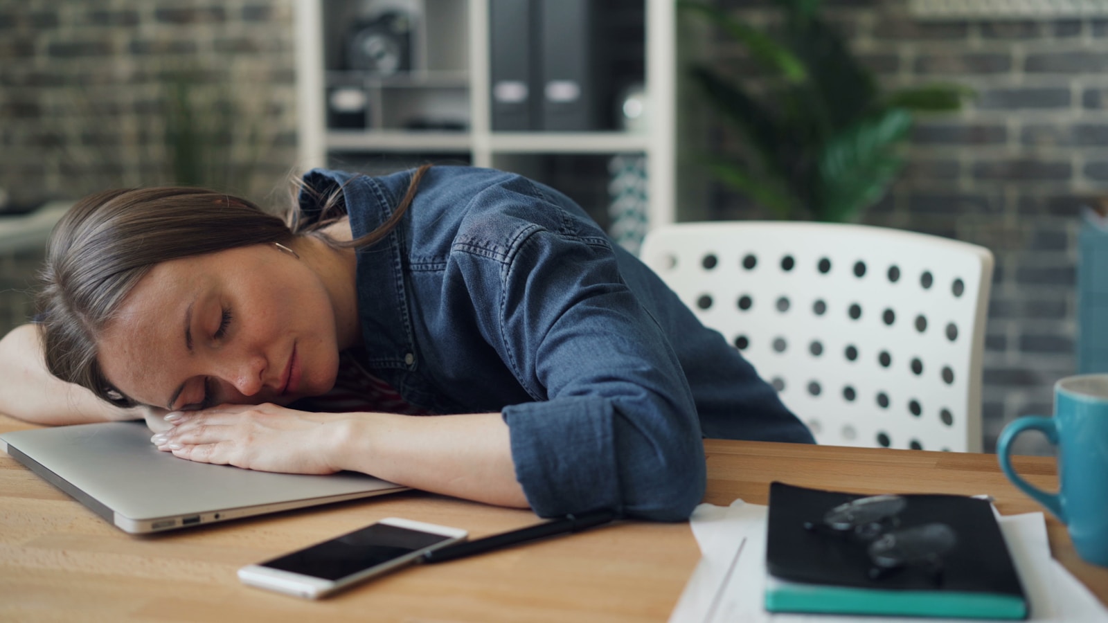 Exhausted Wife Works Two Jobs, Handles The House, And Still Gets Woken Up Because Her Husband Says She’s “Avoiding Him” By Resting