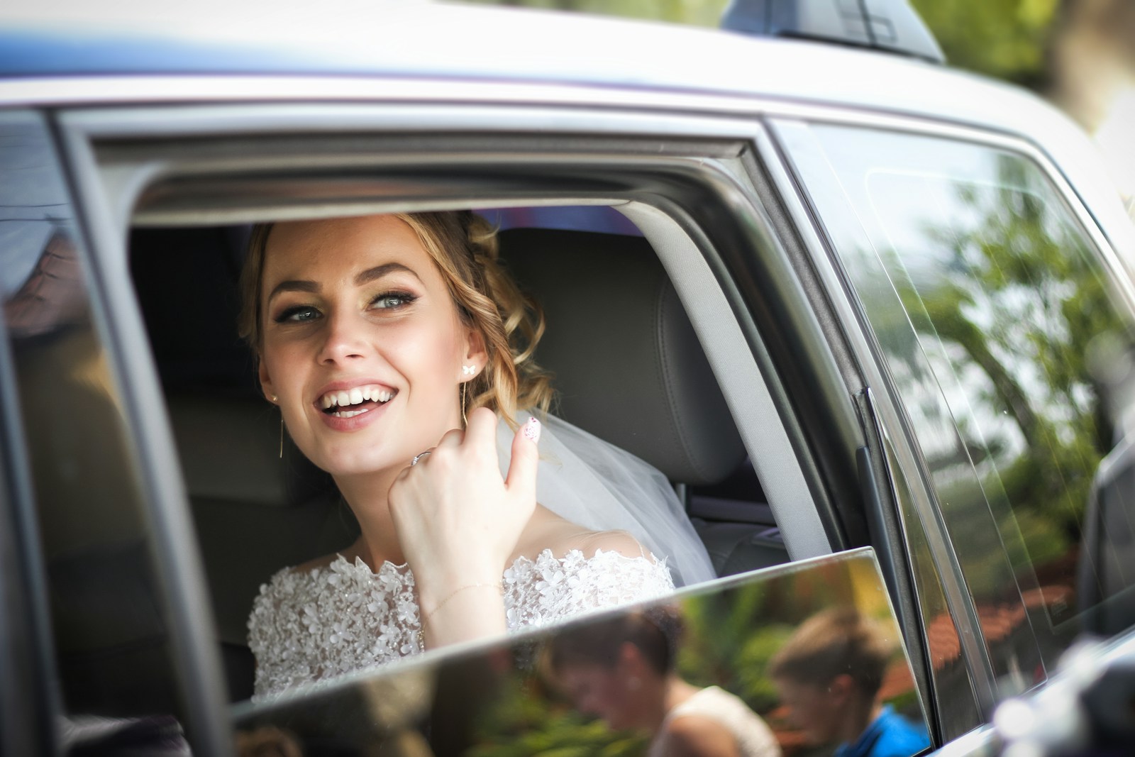 Bride Realizes Her Best Friend And Family Helped Build Her Whole Wedding, Then Ghosting After The Big Day Makes Her Wonder If Gratitude Came Too Late