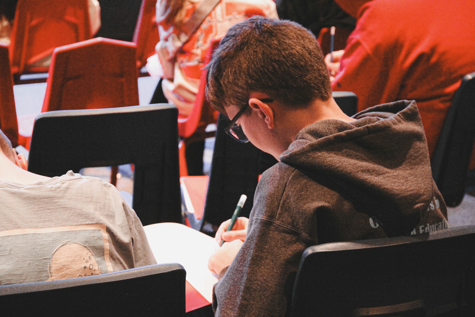 Teen Says Teachers Think He’s “Lazy” For Not Writing, Even Though Hand Cramps Leave Him Unable To Move His Fingers After 10 Minutes