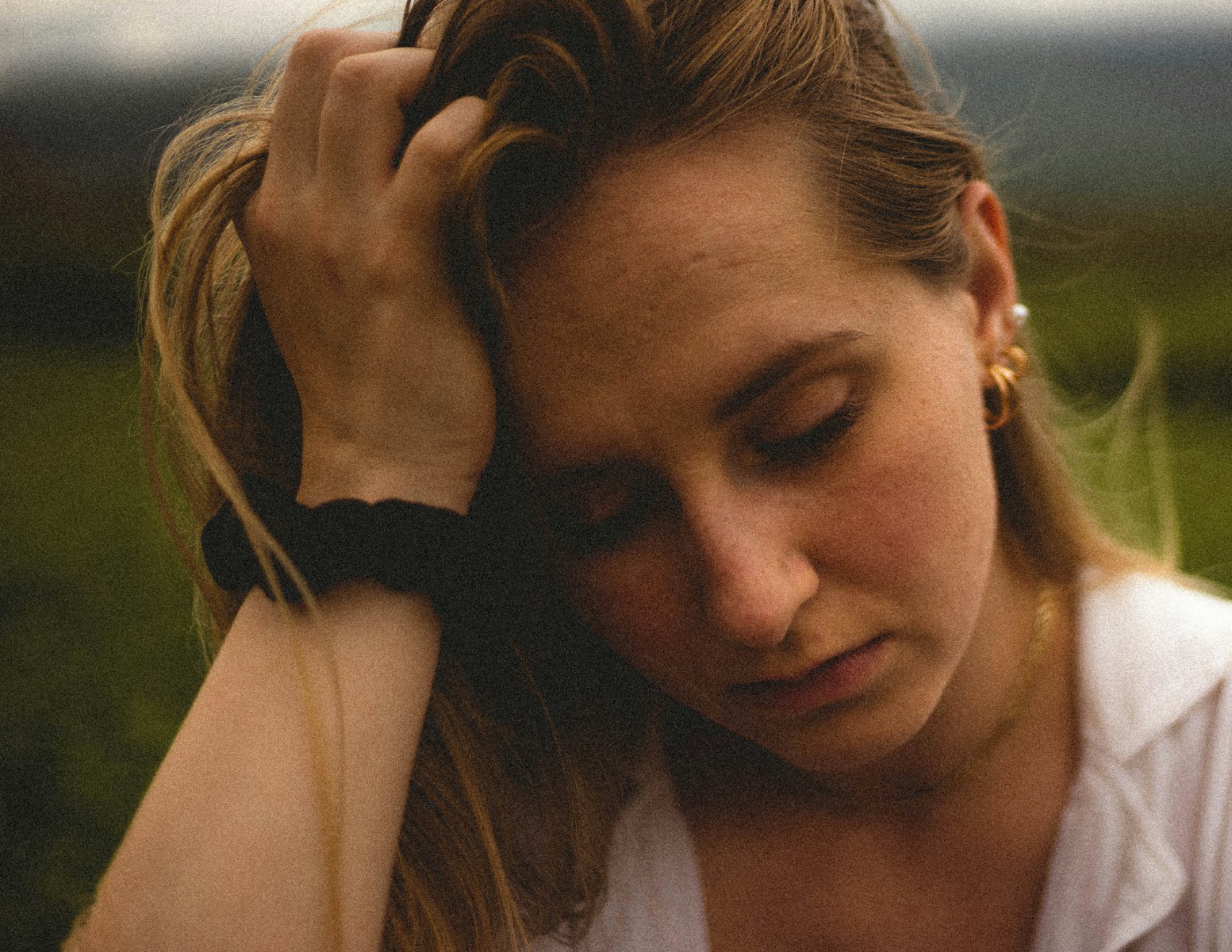 Wife Moves Countries For Her Husband And Feels Her Life Is “Fake,” Lonely, And Depressing While He Works Long Hours And She Can’t Fit In
