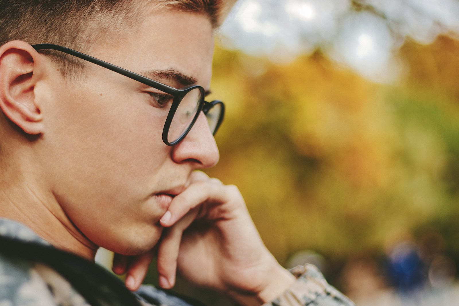 Dad Elbows His 18-Year-Old Son Hard In The Ribs To “Put Me In Check,” Then Gets Furious When His Boss Hears, “Why Did You Hit Me?”