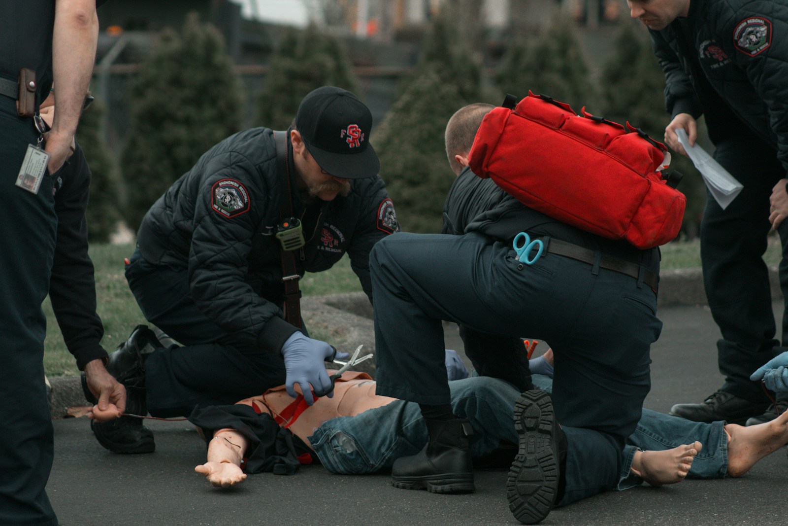 Eventgoer Gets Chastised For Calling EMTs For A Woman Face Down On The Floor, While Her Boyfriend Keeps Saying “She Is OK”