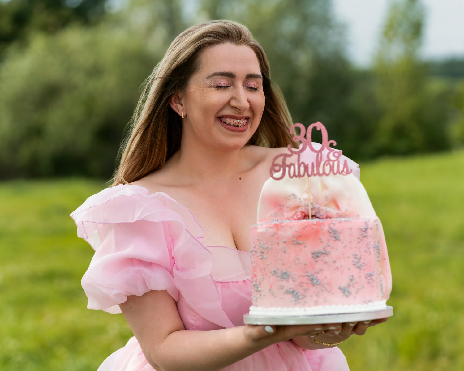 Mom Cancels On Daughter’s 29th Birthday, Then Gets Caught At A “Production Meeting” With The Birth Father She Had Already Blocked