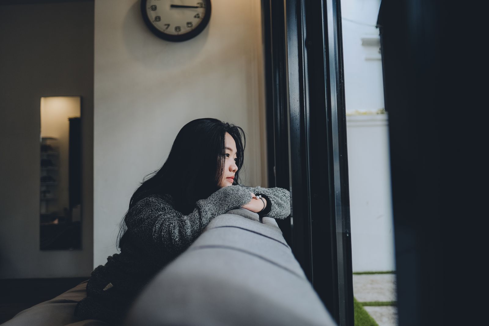 Girlfriend Plans Dates And Gives Gifts, But Keeps Every Emotion Locked Away Until Her Partner Feels Loved On Paper And Starved In Real Life