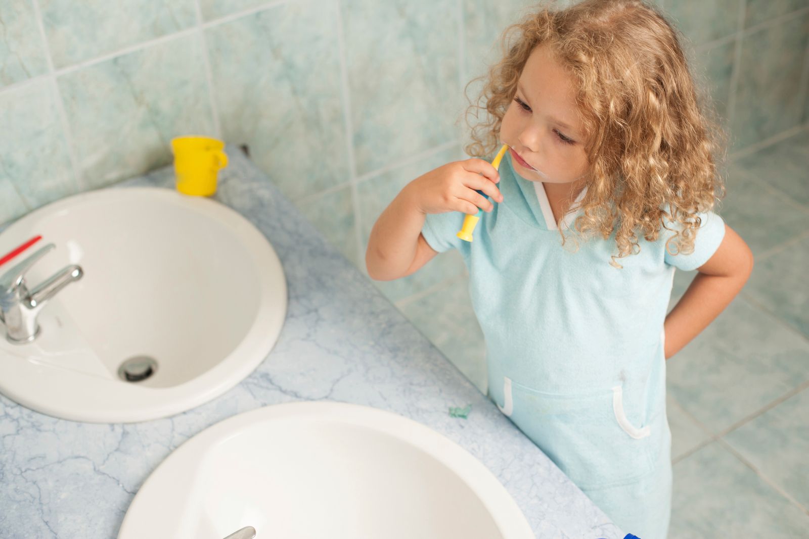 Three-Year-Old Knows She Cannot Eat After Brushing Her Teeth, So She Politely Asks Mom To Force Her Because She “Won’t Oppose” The Rule-Breaking