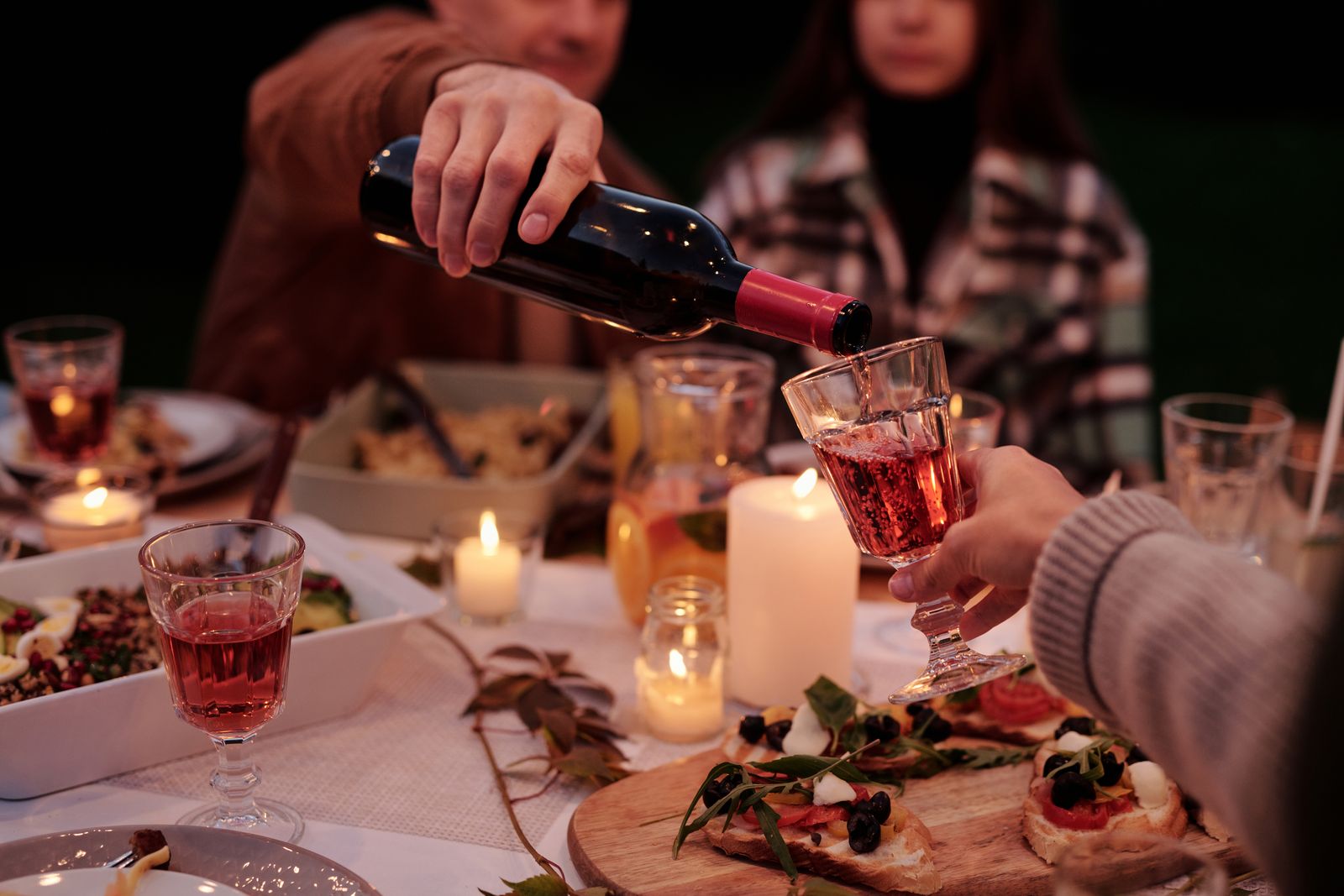 Dinner Guest Cancels His Forgotten Order After Everyone Else Finishes Eating, Then His Ex’s Family Turns It Into A Character Assassination