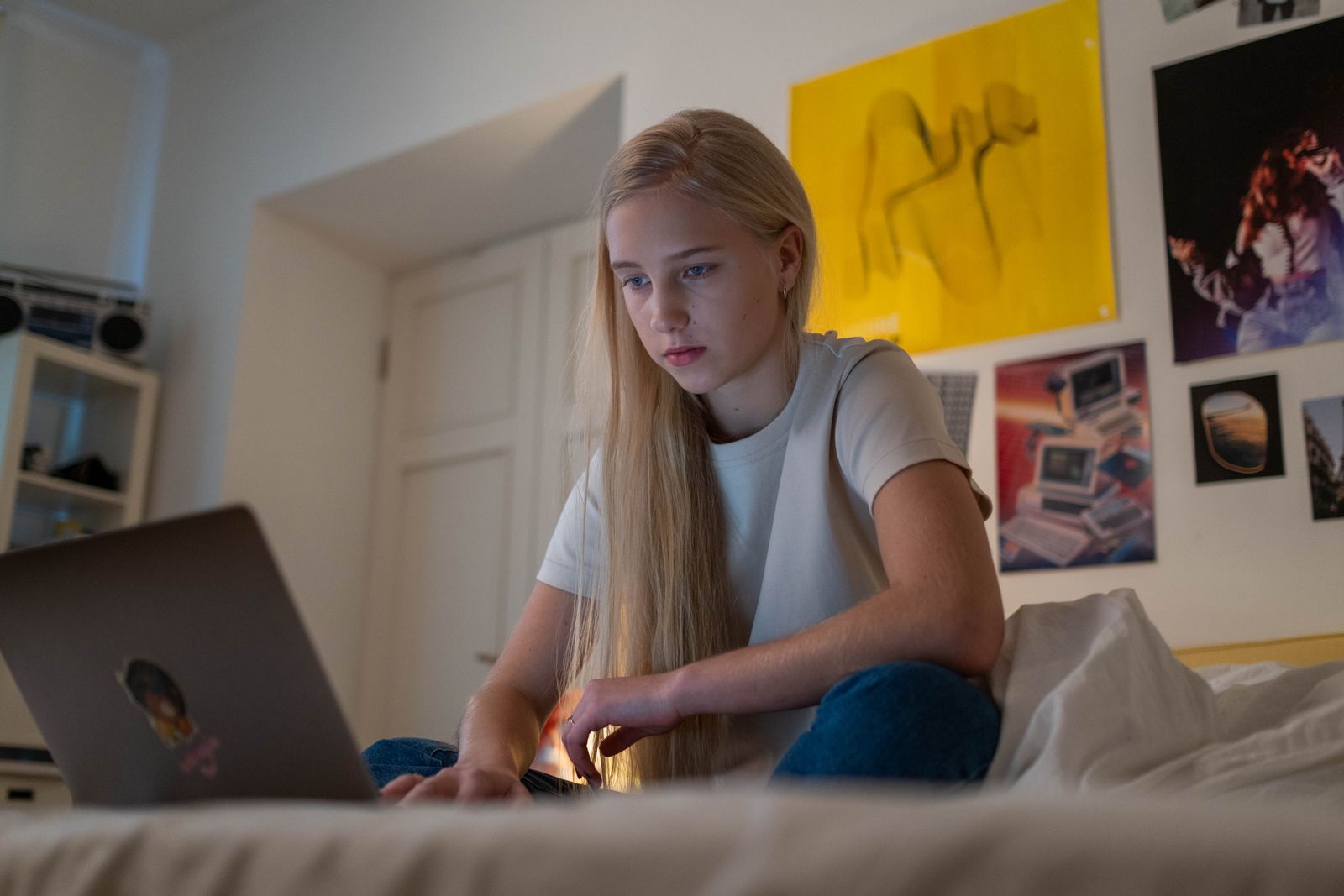 Fifteen-Year-Old Defends Her Working Mom From Constant Babysitting Requests, Then Mom Gets Mad That She Spoke For Her