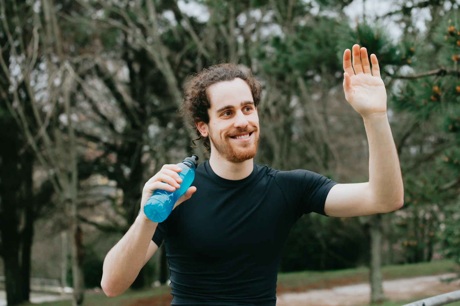 Man Gets Yelled At For Tossing A Bottle Into A Stranger’s Recycling Bin, So He Apologizes By Walking Back And Throwing It On The Lawn Instead