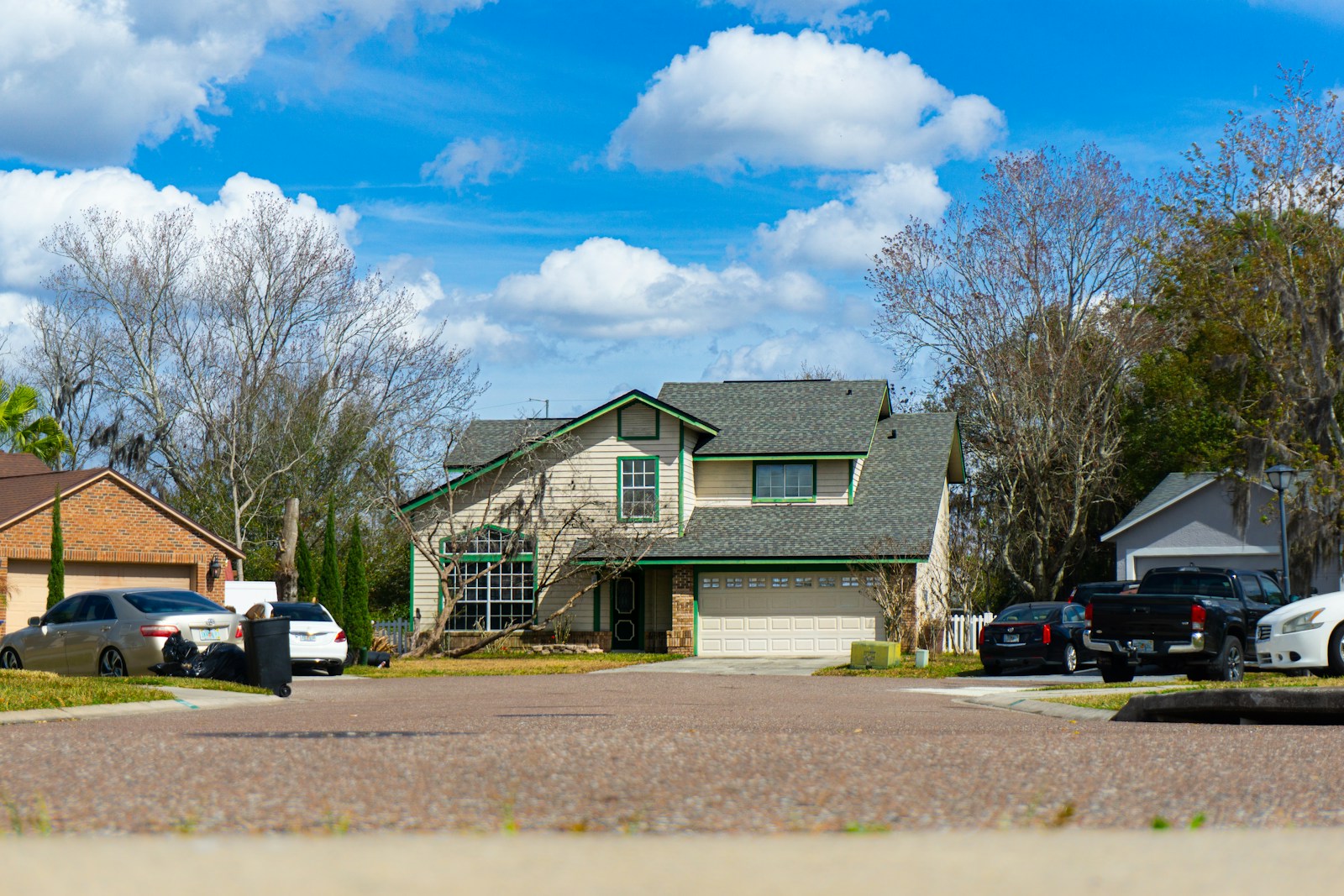 Neighbor Parks Every Car In Front Of Someone Else’s Living Room For Years While Their Own Driveway Sits Empty