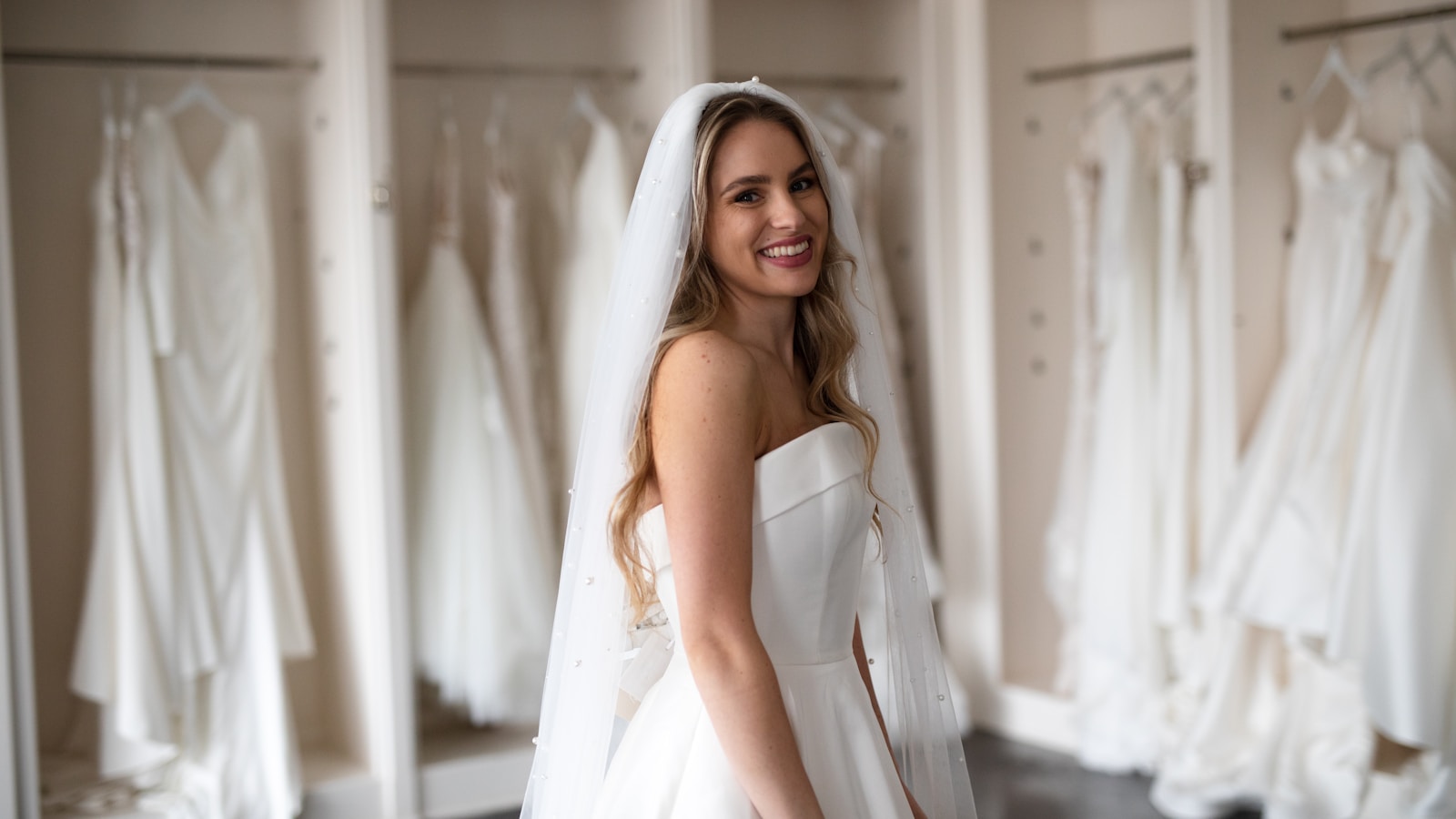 Bride Uninvites Her Maid Of Honor After A Dress Lie Exposes Money Excuses, Gaslighting, And A Friendship That No Longer Feels Safe